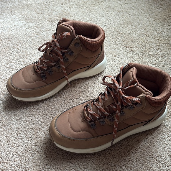 DONATE SOON~Boots Size 8 - Picture 3 of 7